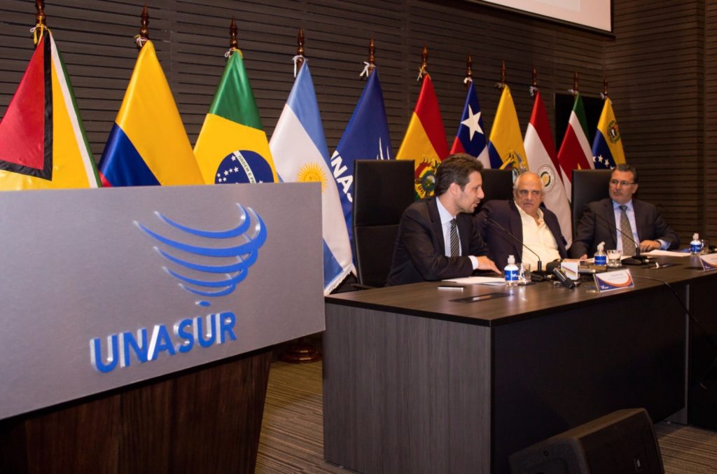 Unasul O Conselho de Defesa Sul-Americano, a crise da UNASUL e adesão da ...