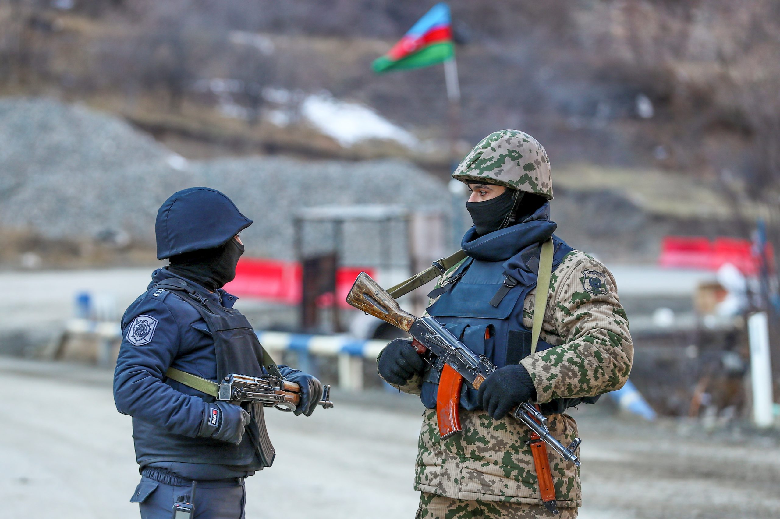 Novos confrontos entre Arménia e Azerbaijão antes das negociações de paz -  Expresso